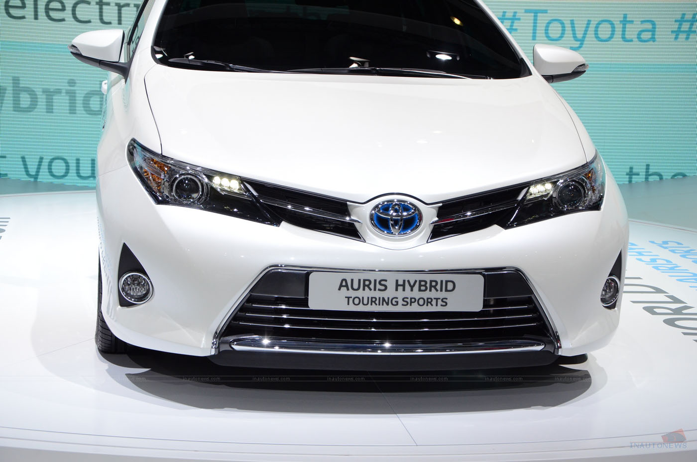 Toyota-Auris-Touring-Sports-Hybrid-10.jpg