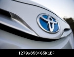 Toyota-HC-CV-Hybrid-Camry exterior front emblem